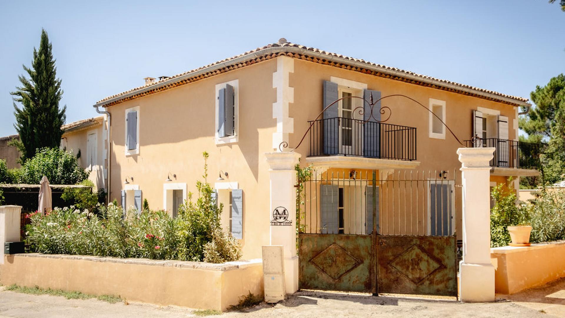 Bienvenue au Mas de Roussillon, en plein coeur du triangle d'or du Luberon. 